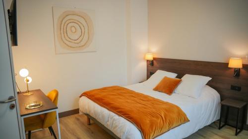 a bedroom with a bed with an orange blanket on it at KoonTy - Chambres et Appartements à Landerneau in Landerneau