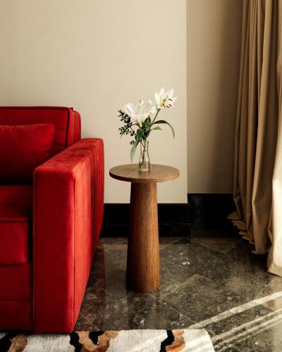 a vase of flowers on a table next to a couch at Marly Boutique Hôtel in Casablanca