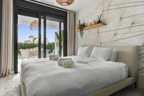 ViVi Homes - Sublime Close to the beach, Garden, Pool & Hot Tub