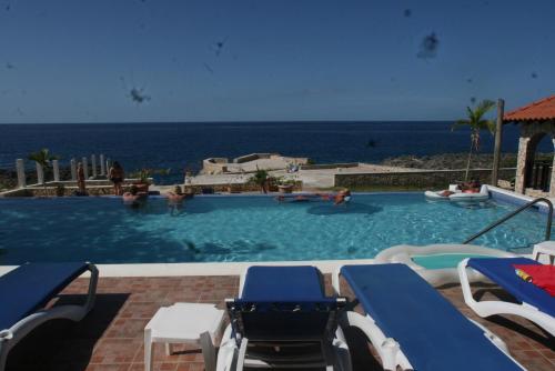 Piscine de l'établissement Le Mirage ou située à proximité
