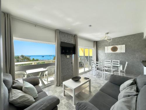Apartamento vistas al mar junto Puerto Marina