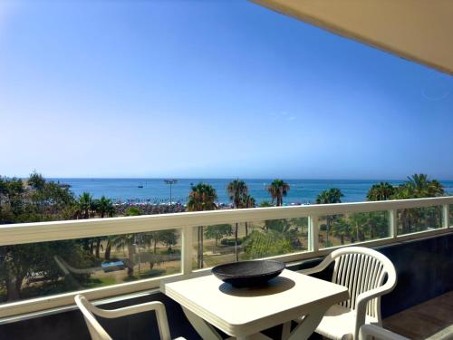 Apartamento vistas al mar junto Puerto Marina