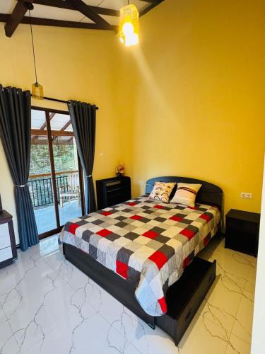Ένα ή περισσότερα κρεβάτια σε δωμάτιο στο Happy House Villa