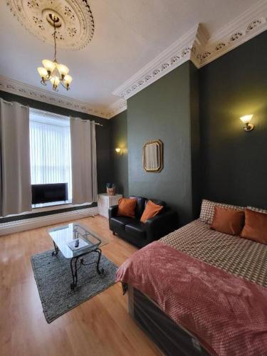 Hen and Stag Pad, Large Group Accom Digbeth Sleeps 24 photo 18