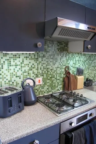 Hen and Stag Pad, Large Group Accom Digbeth Sleeps 24 photo 5