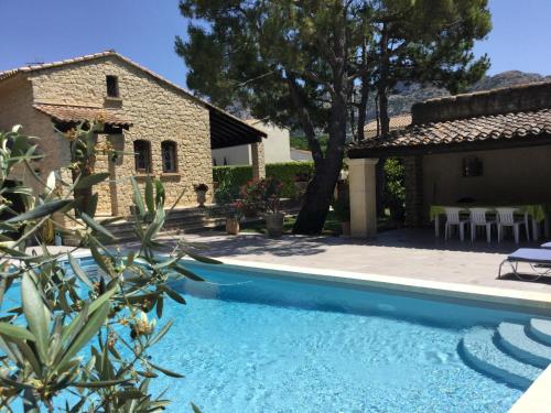 Maison avec piscine privative Taillades Luberon LS2-281
