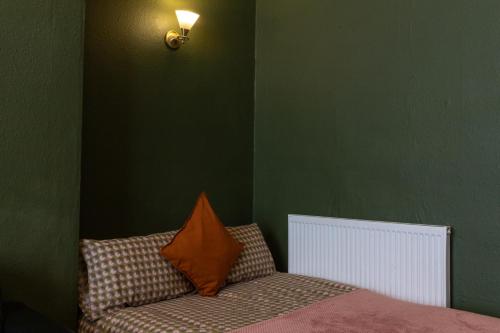 Hen and Stag Pad, Large Group Accom Digbeth Sleeps 24 photo 31