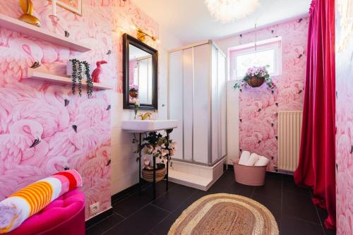 Ένα μπάνιο στο Free Parking-3BR-200m2 House-AC-1000m2 Garden