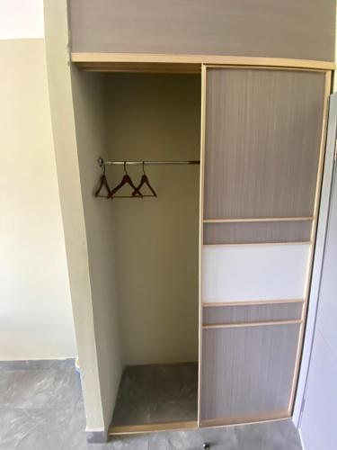 a closet in a room with a shelf at Hotel Plaza Corotú-HPC in Santiago