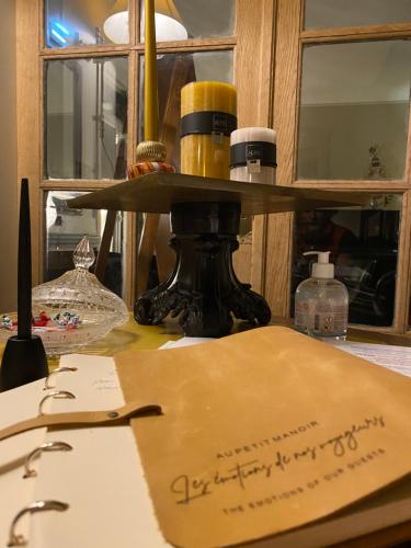 a piece of paper sitting on top of a table at Au Petit Manoir in Socx