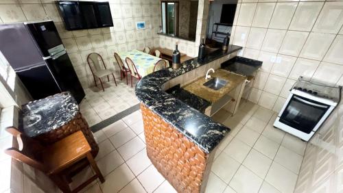 Η κουζίνα ή μικρή κουζίνα στο Pousada da Praia Frade Ar, Wi-Fi e café da manhã incluso