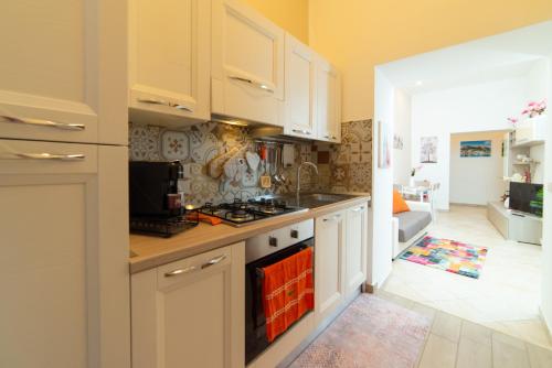 B&B in Naples City Center - Vacation Apartment near the Train Station & Top Naples Attractions