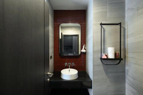 a bathroom with a sink and a mirror at The Edge Central Pattaya - Luxury 1 Bedroom Apartment - Seaview 17th floor #304 in Pattaya Central