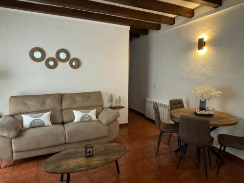 a living room with a couch and a table at Alojamientos Messía de Leiva in Segura de la Sierra