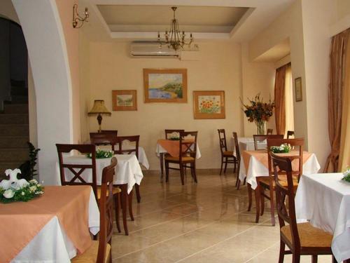 Restoran atau tempat lain untuk makan di Nefeli Hotel
