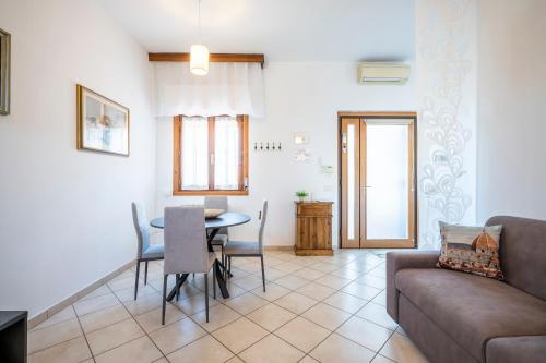 a living room with a couch and a table at Casa Belfiore in Florence