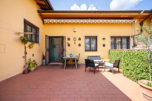 a patio of a house with a table and chairs at Casa Belfiore in Florence