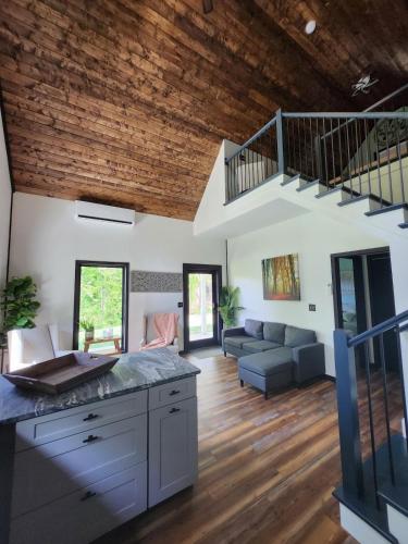 Χώρος καθιστικού στο Life's Good Creek Side Retreat
