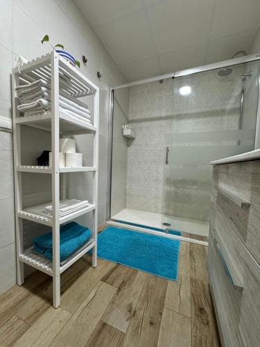 Ένα μπάνιο στο Alex Bed & Breakfast - Your Home Away including Breakfast - in a Real Home