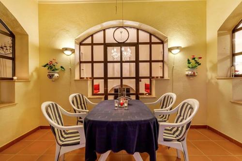 Χώρος καθιστικού στο PMT26 - Large Villa, with private garden and pool