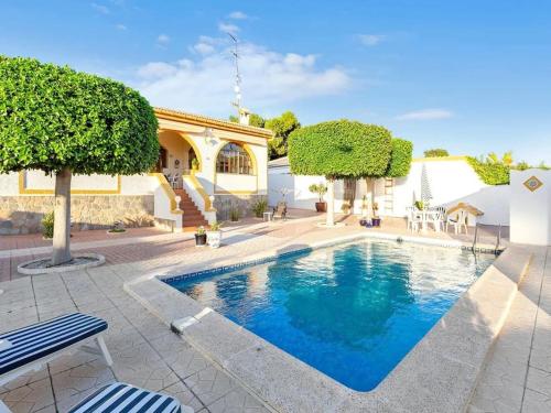 Πισίνα στο ή κοντά στο PMT26 - Large Villa, with private garden and pool