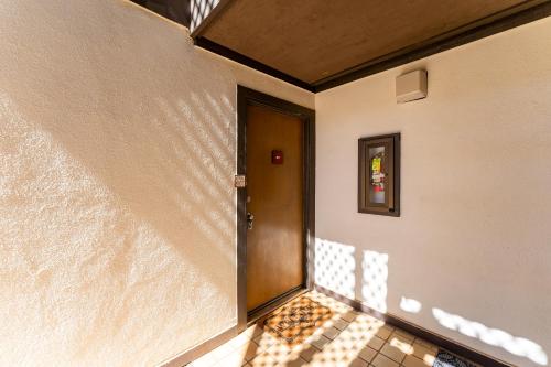 an empty hallway with a door in a building at Your Maui Getaway-Walk to the Beach, Pool, Hot Tub LSV14 in Kihei