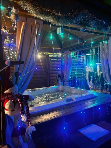 a bath tub with christmas lights in a room at Les Chambres de Paulette à Thème LE RANCH in Sainte-Marie-la-Mer