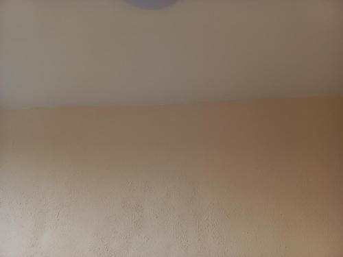 a room with a white wall and a white ceiling at 2 kambarių butas 100 m nuo paplūdimio in Gudeliai