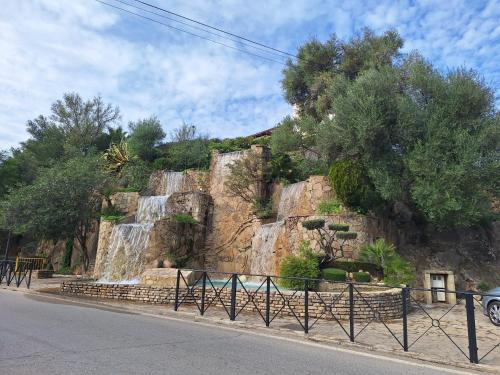 a waterfall in front of a stone wall at El Rinconcito Mágico in El Bosque