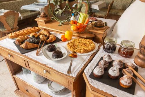 a table with many different types of pastries on it at Chalet La Felce in Carisolo