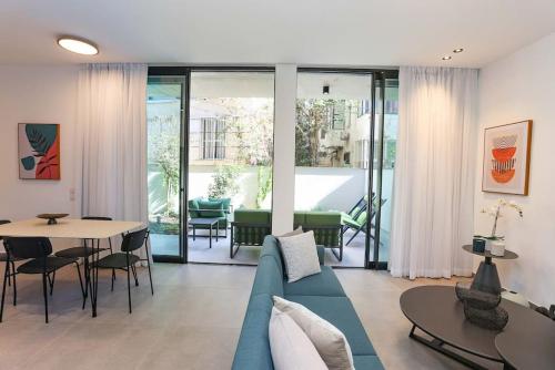 Posezení v ubytování Luxury Garden 1bed Apartment