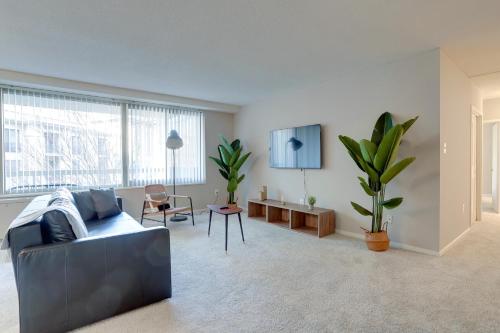 Μια τηλεόραση ή/και κέντρο ψυχαγωγίας στο Spacious Apartment Perfect to Leisure and Business