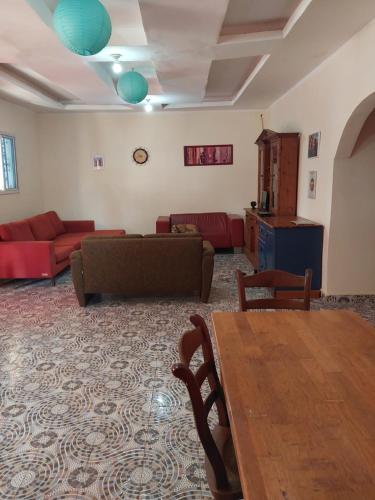 Ruang duduk di Sunshine Guesthouse Bafuloto