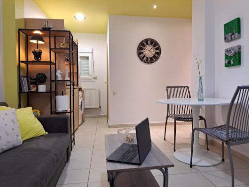 LUXURY CAMPUS CENTRAL STUDIo