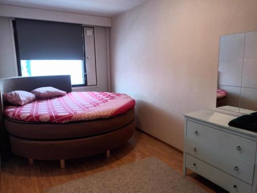 Ένα ή περισσότερα κρεβάτια σε δωμάτιο στο Private room near Espoo keskus in sharing apartment