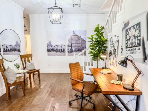 an office with a desk and chairs in a room at New White On Columbus Family Gathering Place in Waco