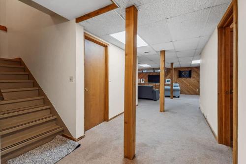 Galeriebild der Unterkunft Large 2 Floor Condo, Pool Pass, Beach Club, walk to Shanty Creek in Bellaire