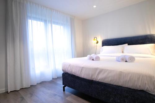 a bedroom with a large bed with towels on it at Domaine du Rondia - Chambres d'hôtes et Wellness in Wanze