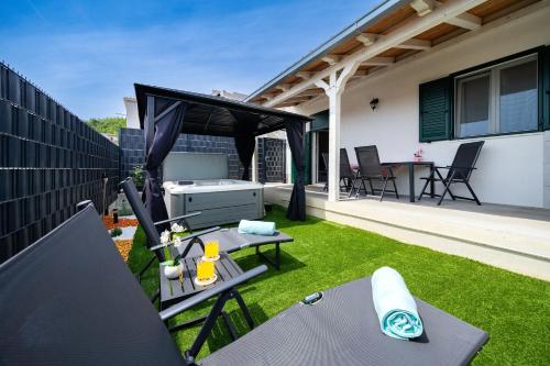 杜基拉特House Cute house with jacuzzi的相册照片