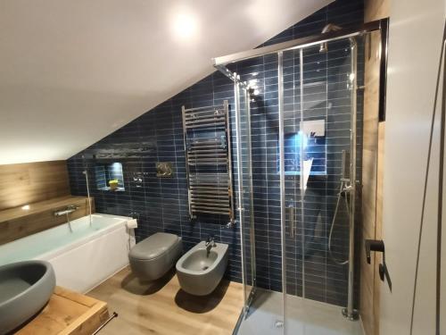 a bathroom with a shower and a toilet and a sink at B&B Il Castello in Rome