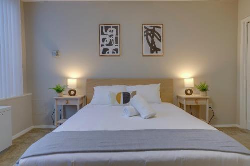 Llit o llits en una habitació de Prime Location! 2BR Apartment in Crystal City