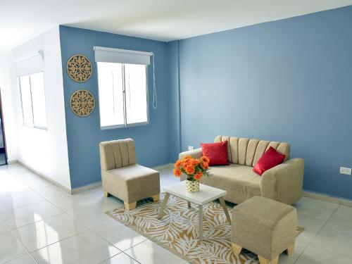a living room with a couch and two chairs at Hotel Iguaraya Inn in Ríohacha
