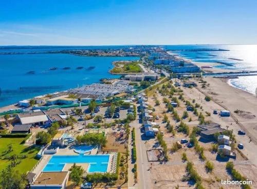 Mobile-home les pieds dans l'eau