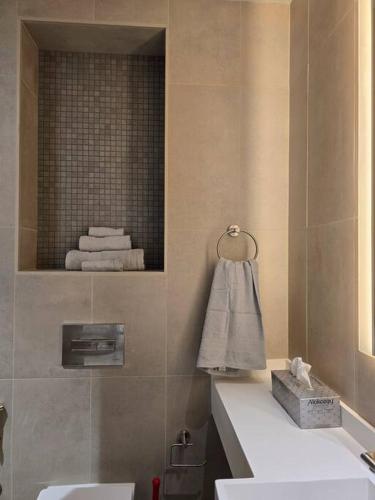 a bathroom with a sink and a mirror at Oshare Modern Living Dubai by Shiro Elegant Holiday Homes in Dubai