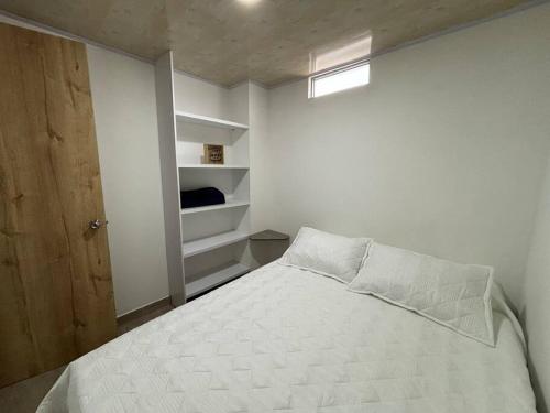 Ένα ή περισσότερα κρεβάτια σε δωμάτιο στο Tu hogar en el Eje Cafetero