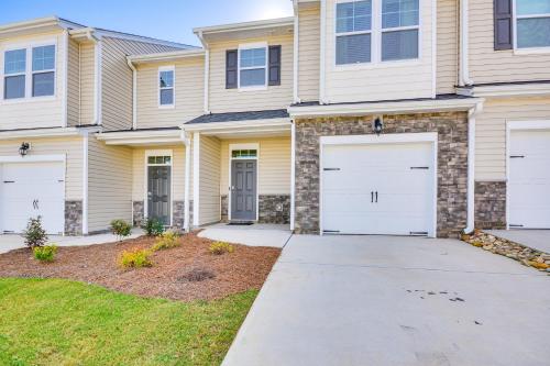 Gallery image of Modern Townhome with Private Yard in Kernersville! in Kernersville