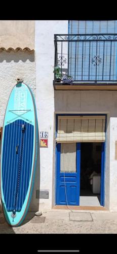 a blue surfboard sitting on the side of a building at Isla de Tabarca: Casa Trinacria in Tabarca