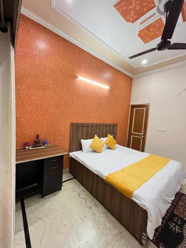 Ein Bett oder Betten in einem Zimmer der Unterkunft Krishna's Land