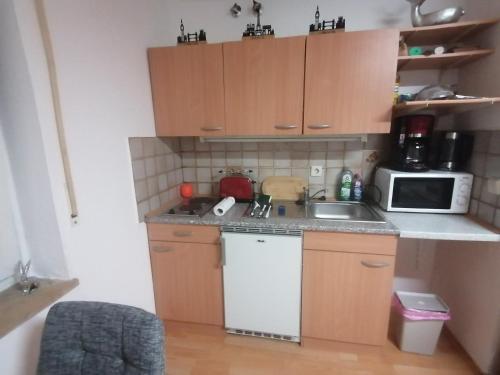 Η κουζίνα ή μικρή κουζίνα στο 10 min nach Augsburg - Apartment mit Extra-Eingang