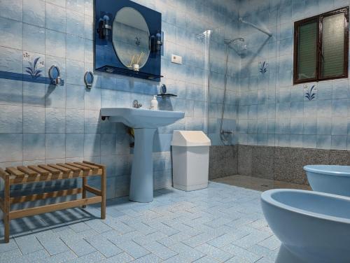 Koupelna v ubytování Casa Rural Villagarcia